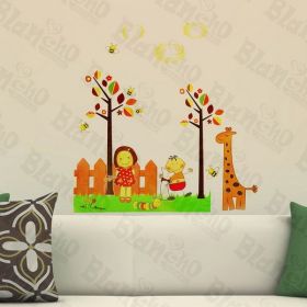 Giraffe And Bee Home Décor Wall Decals